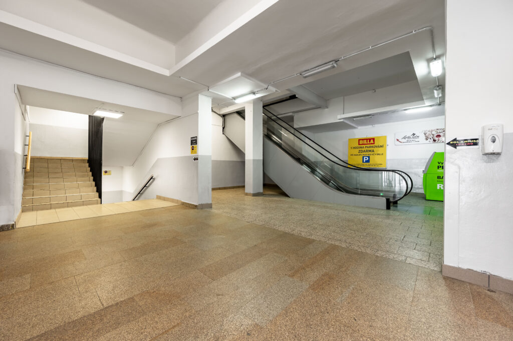 Renovace společných prostor v Obchodním domě Šárka