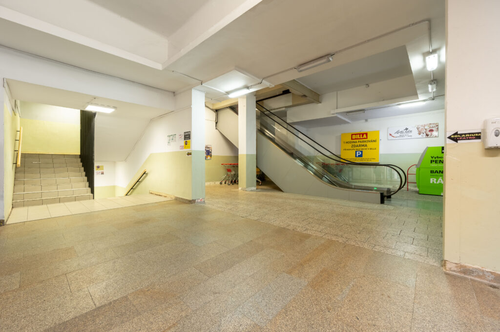 Renovace společných prostor v Obchodním domě Šárka