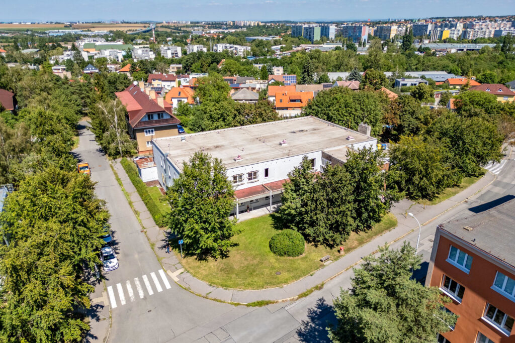 Renovace fasády na pražském Zličíně