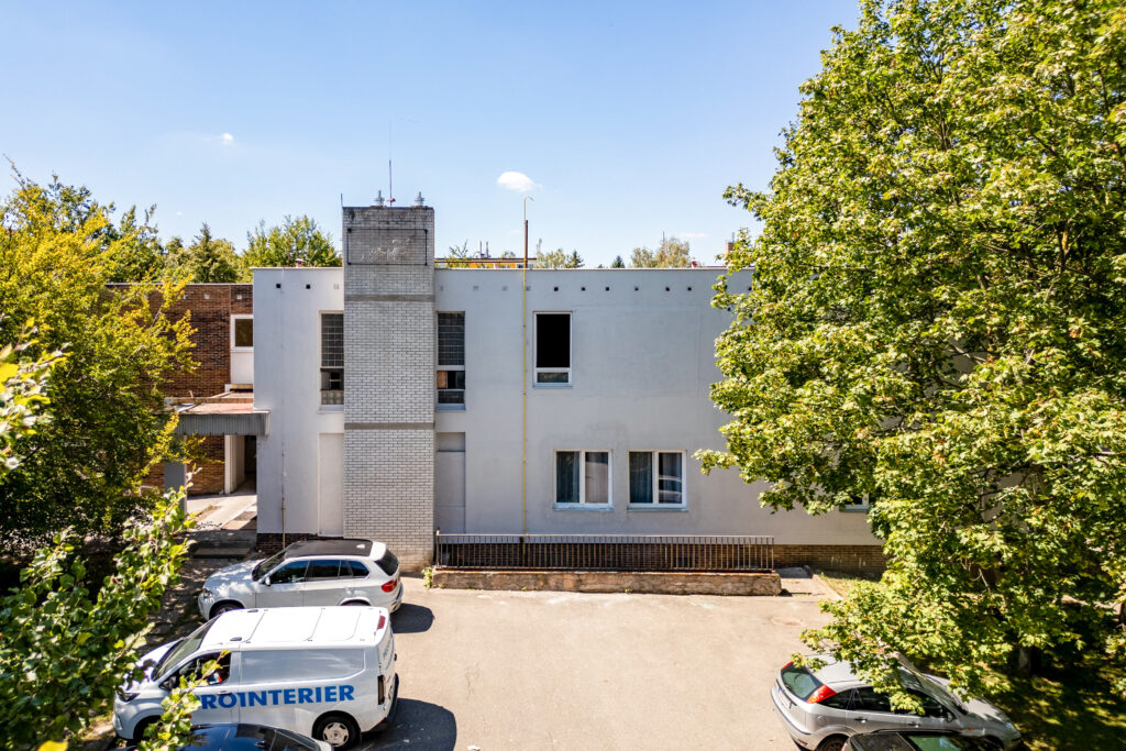 Renovace fasády na pražském Zličíně