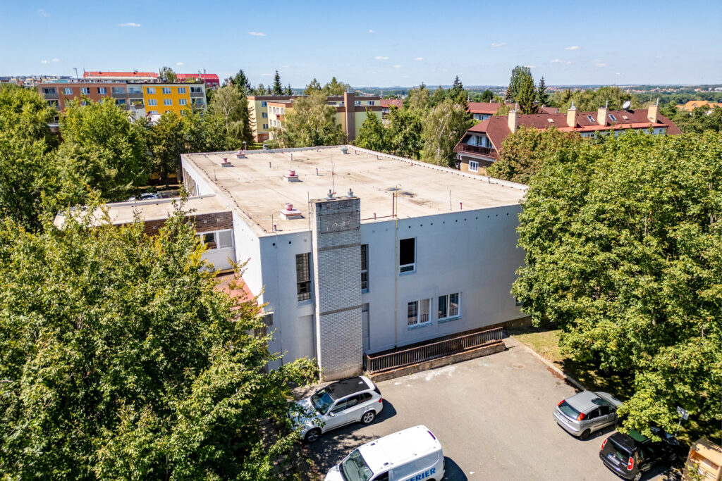 Renovace fasády na pražském Zličíně